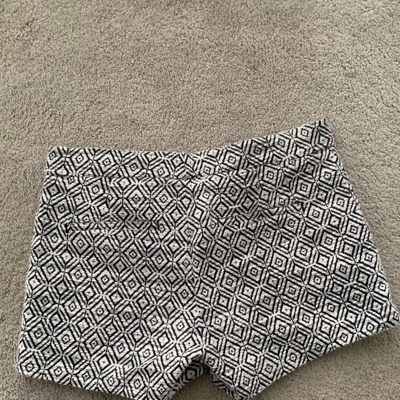 Banana Republic 0 Shorts Black and White Diamonds - Picture 4 of 4